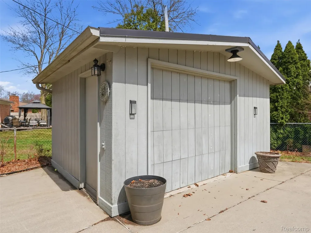 20145 Scarlet Court Clinton Charter Township MI 48036