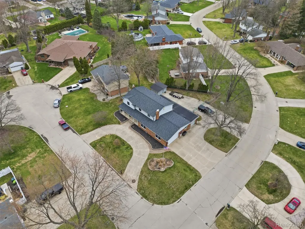 20145 Scarlet Court Clinton Charter Township MI 48036