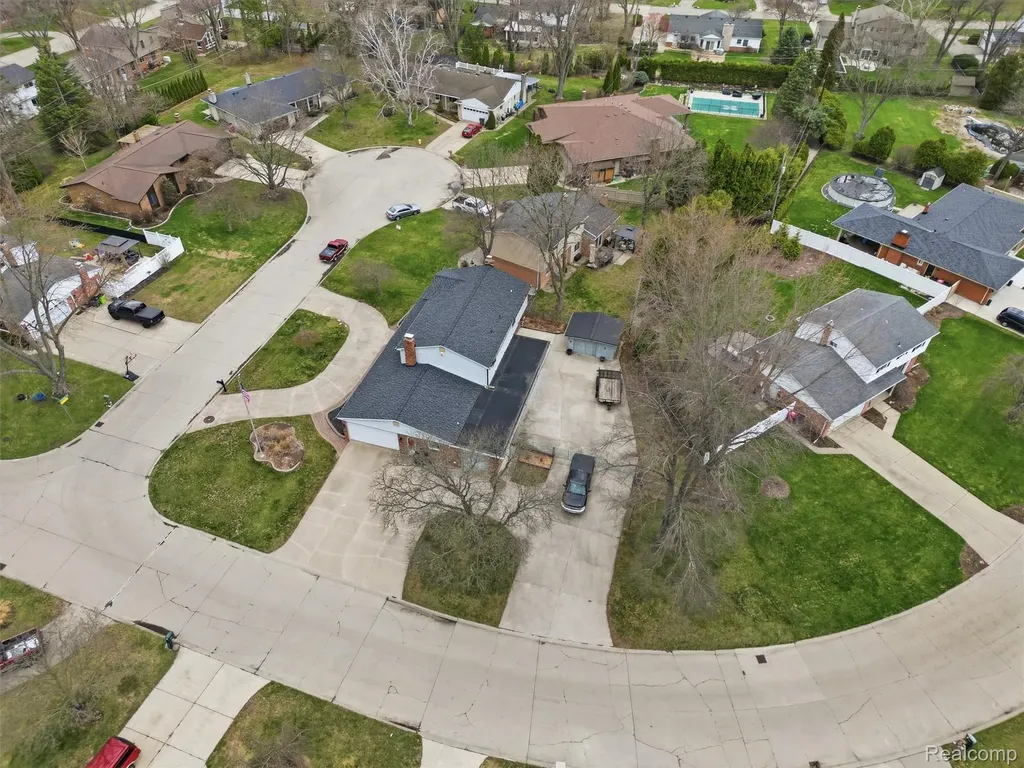 20145 Scarlet Court Clinton Charter Township MI 48036
