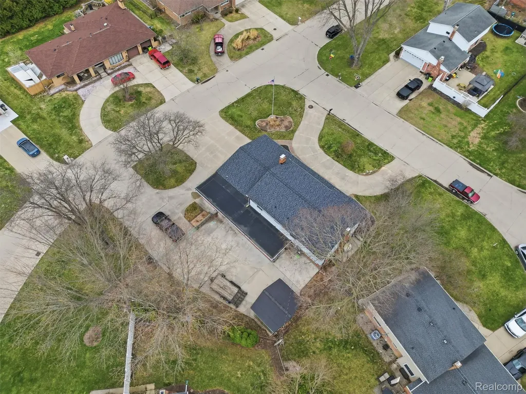 20145 Scarlet Court Clinton Charter Township MI 48036