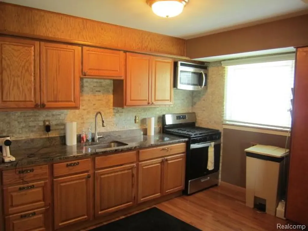 16346 Toepfer Drive Eastpointe City MI 48021