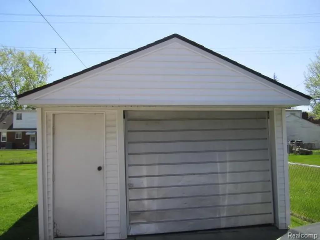 16346 Toepfer Drive Eastpointe City MI 48021