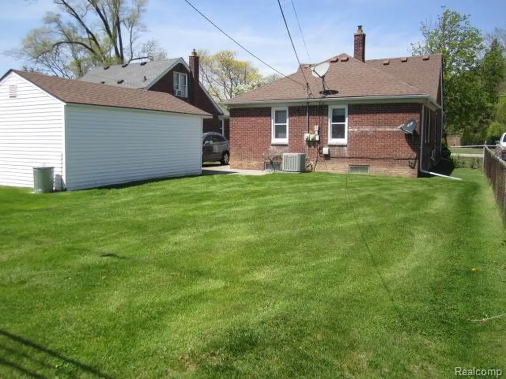 16346 Toepfer Drive Eastpointe City MI 48021
