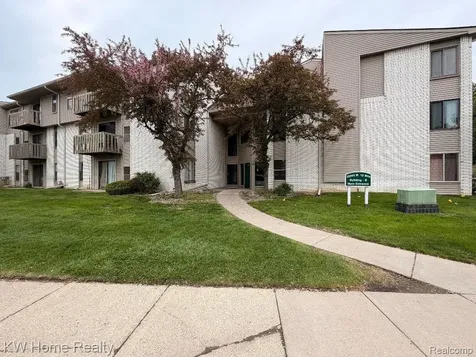 32005 W 12 Mile Road Farmington Hills City MI 48334