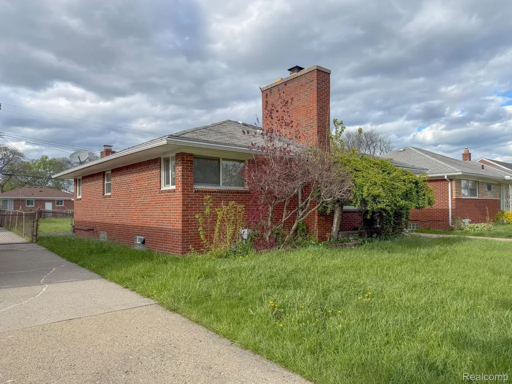 16525 Ego Avenue Eastpointe City MI 48021