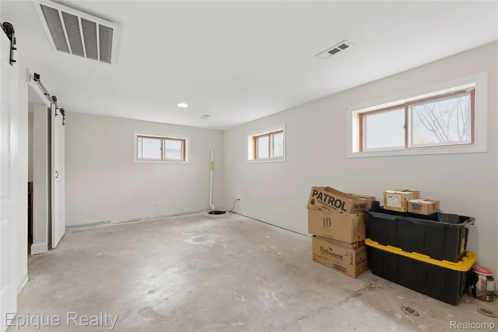 3127 W Woodland Drive Port Huron City MI 48060