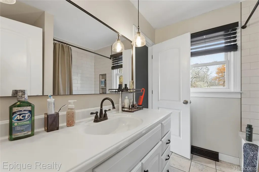 3127 W Woodland Drive Port Huron City MI 48060