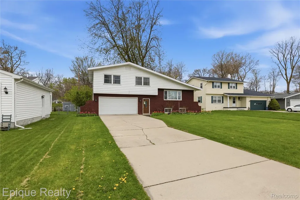 3127 W Woodland Drive Port Huron City MI 48060