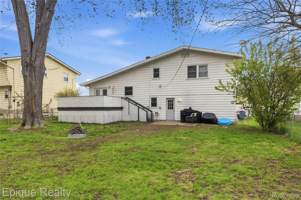 3127 W Woodland Drive Port Huron City MI 48060