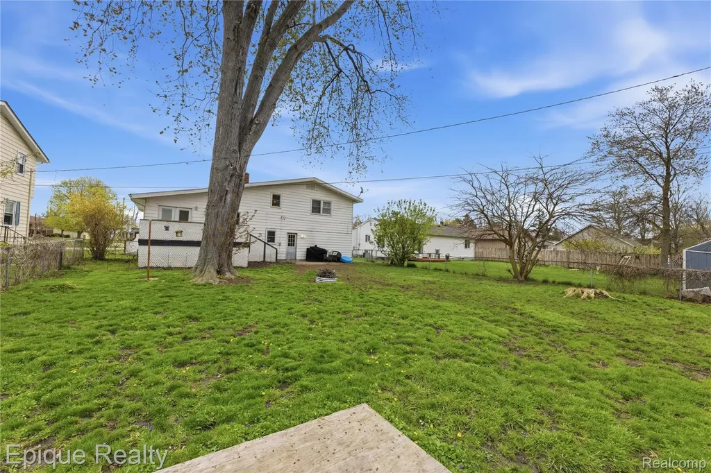 3127 W Woodland Drive Port Huron City MI 48060