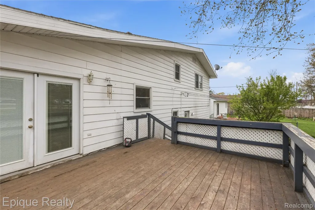 3127 W Woodland Drive Port Huron City MI 48060