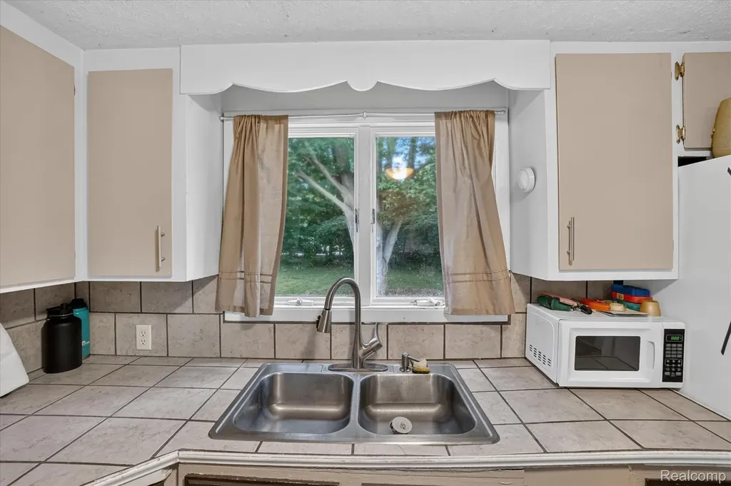 535 E Hubble Street Hastings City MI 49058