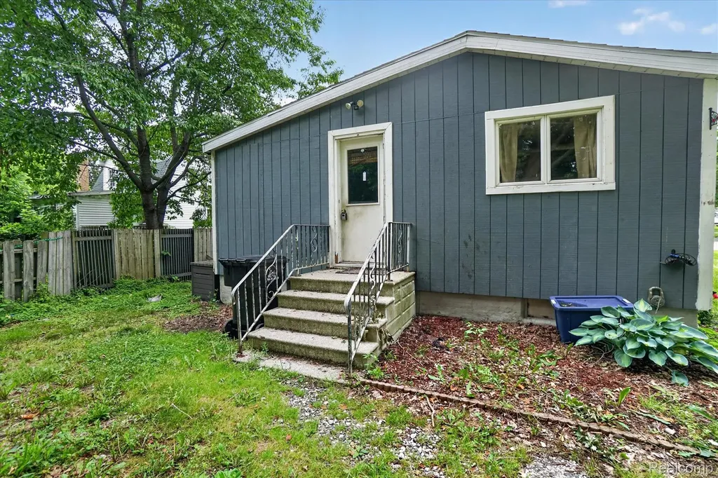 535 E Hubble Street Hastings City MI 49058