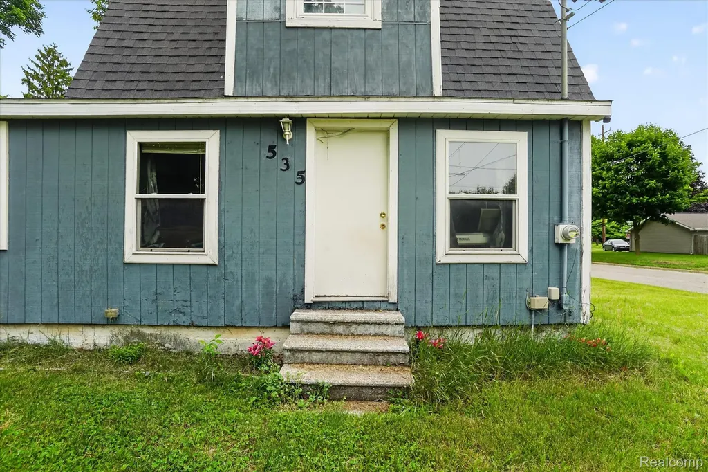 535 E Hubble Street Hastings City MI 49058