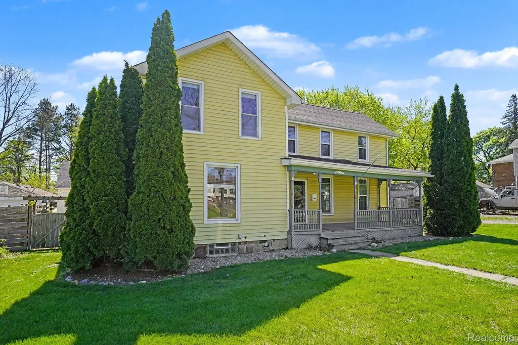 409 Fleming Street Howell City MI 48843