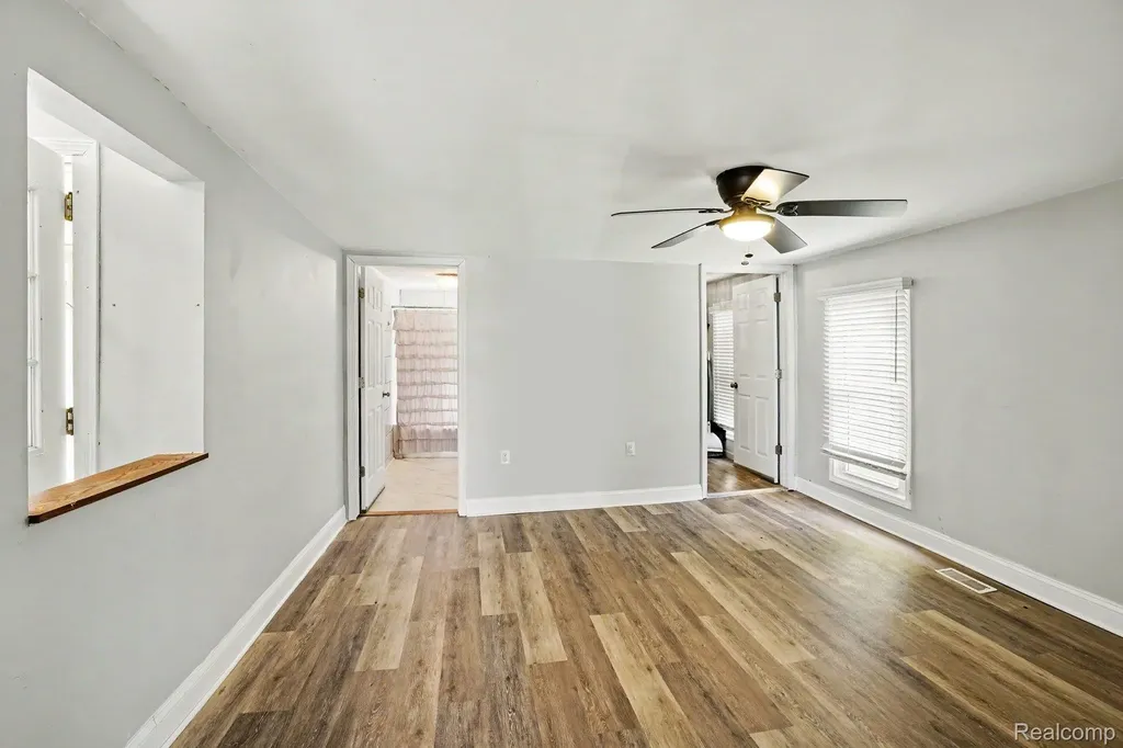 409 Fleming Street Howell City MI 48843