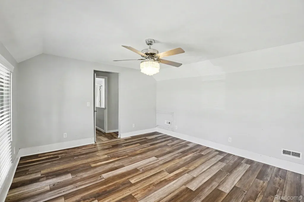 409 Fleming Street Howell City MI 48843