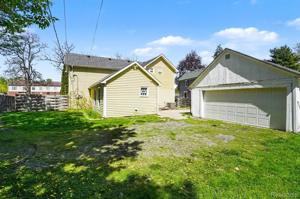 409 Fleming Street Howell City MI 48843