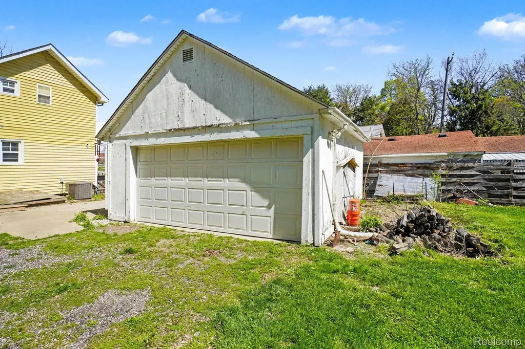 409 Fleming Street Howell City MI 48843