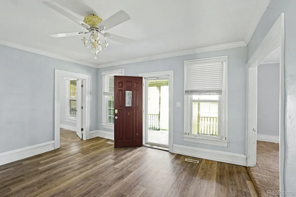 409 Fleming Street Howell City MI 48843