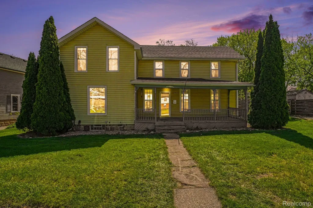 409 Fleming Street Howell City MI 48843