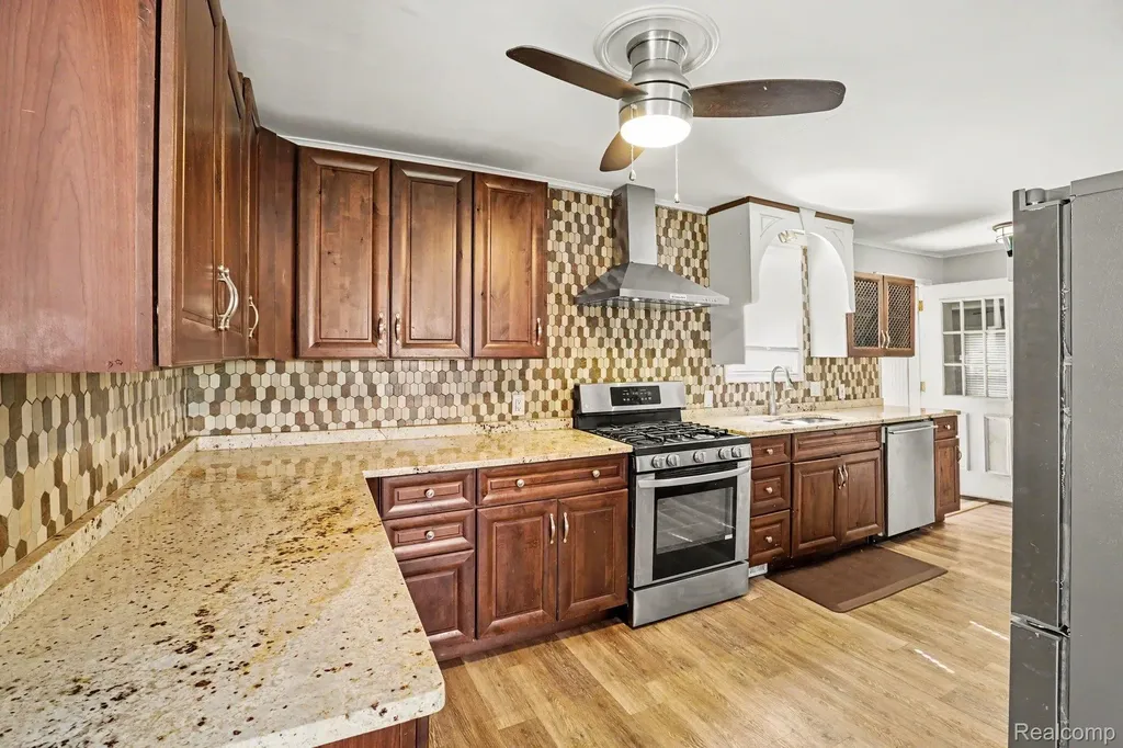 409 Fleming Street Howell City MI 48843