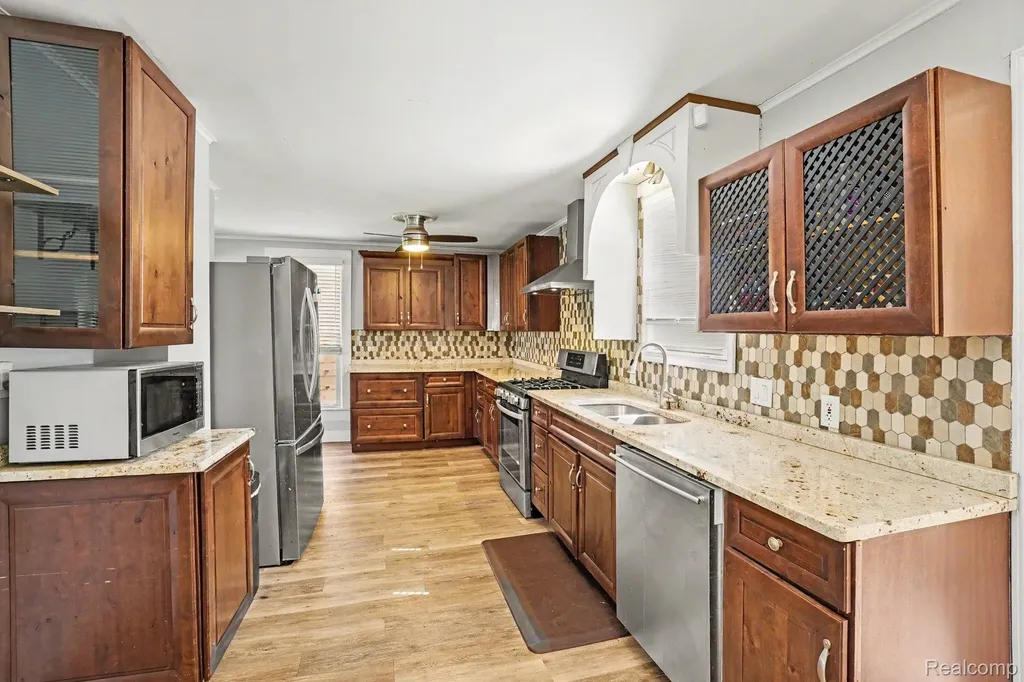 409 Fleming Street Howell City MI 48843