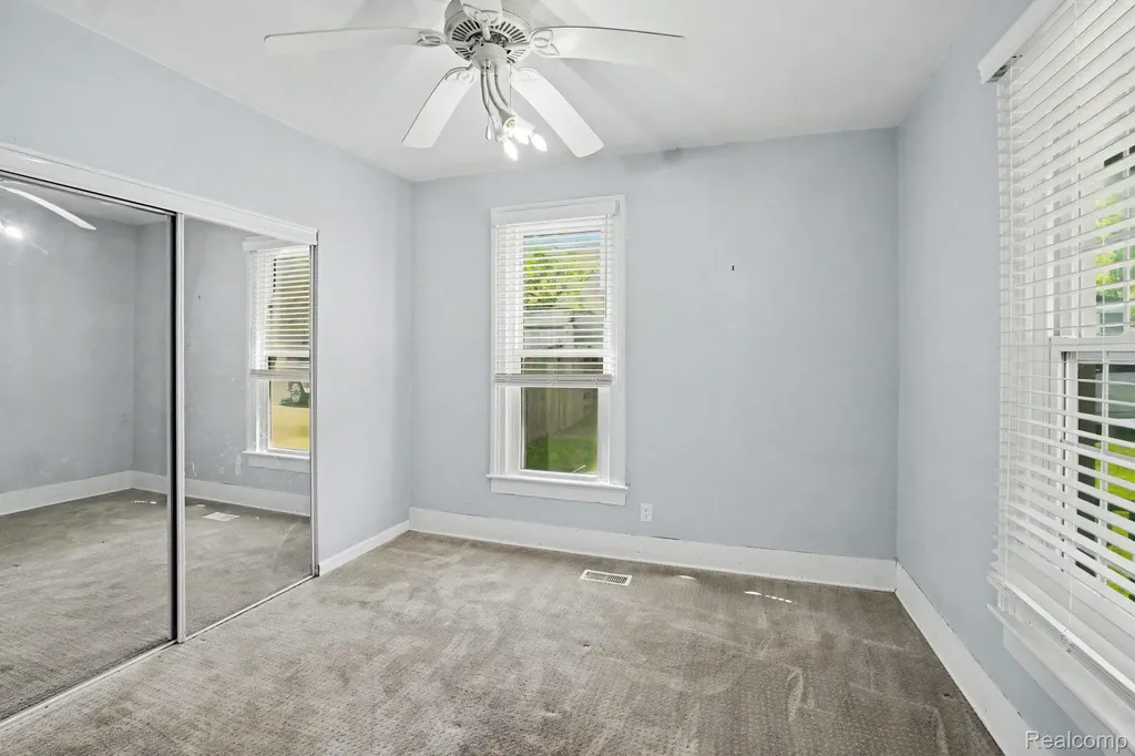 409 Fleming Street Howell City MI 48843