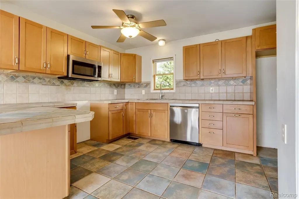 5410 Rushmore Pass Grand Blanc Charter Township MI 48439