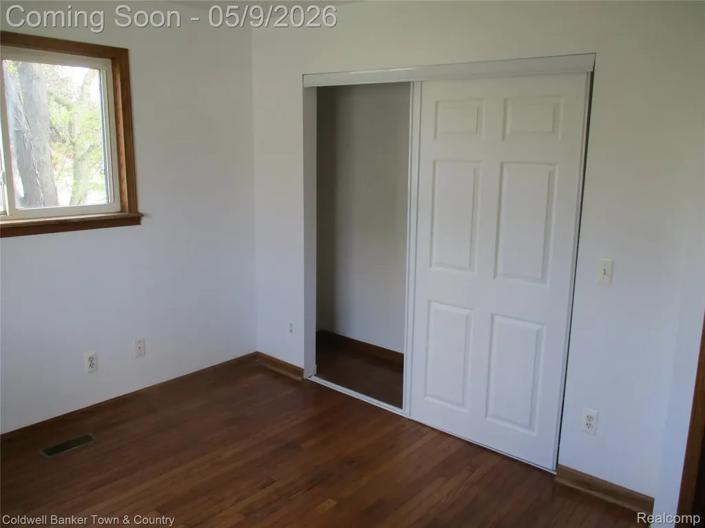 5656 Monroe Street Dearborn Heights City MI 48125