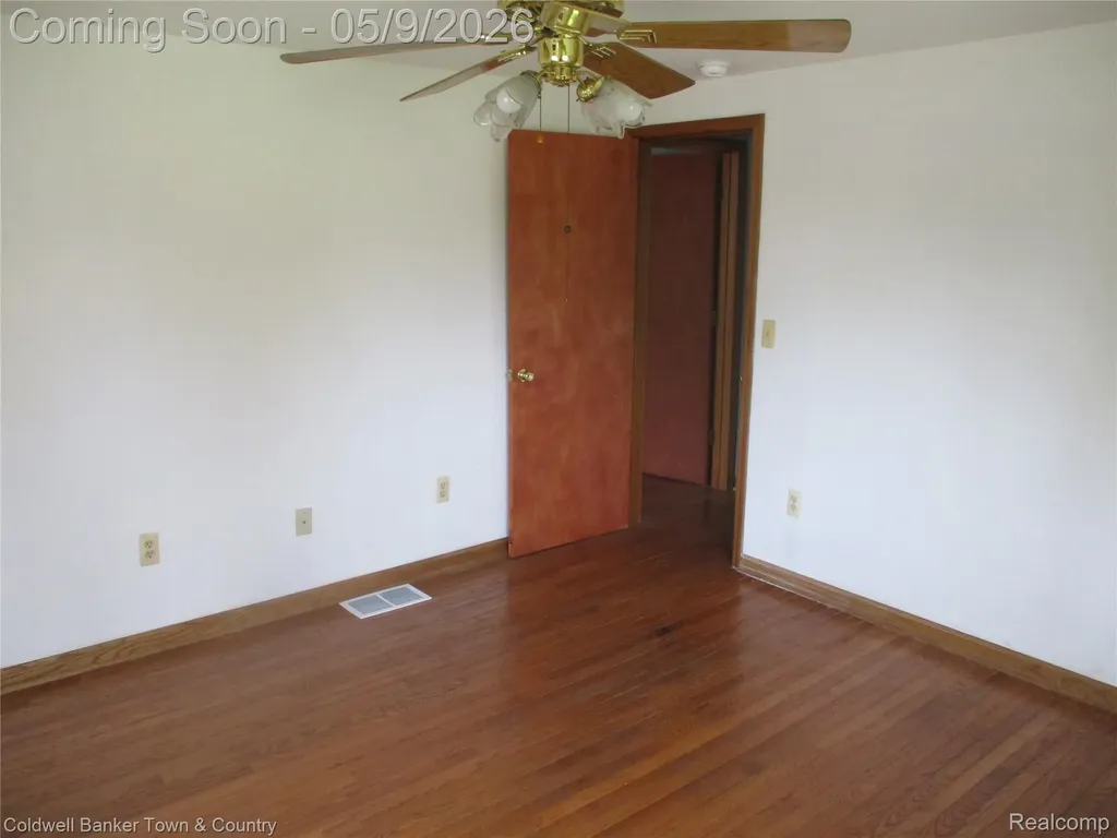 5656 Monroe Street Dearborn Heights City MI 48125