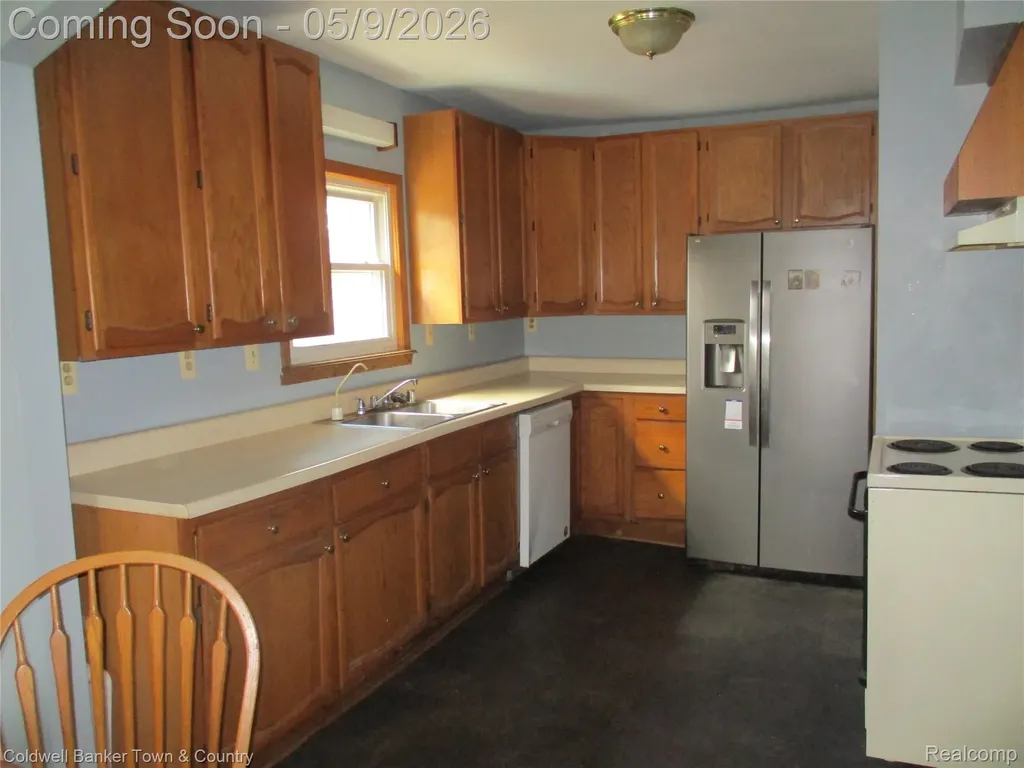 5656 Monroe Street Dearborn Heights City MI 48125