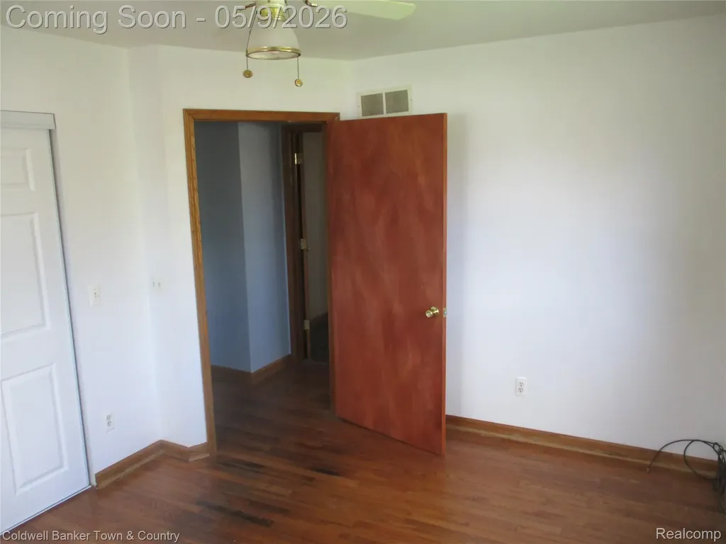 5656 Monroe Street Dearborn Heights City MI 48125