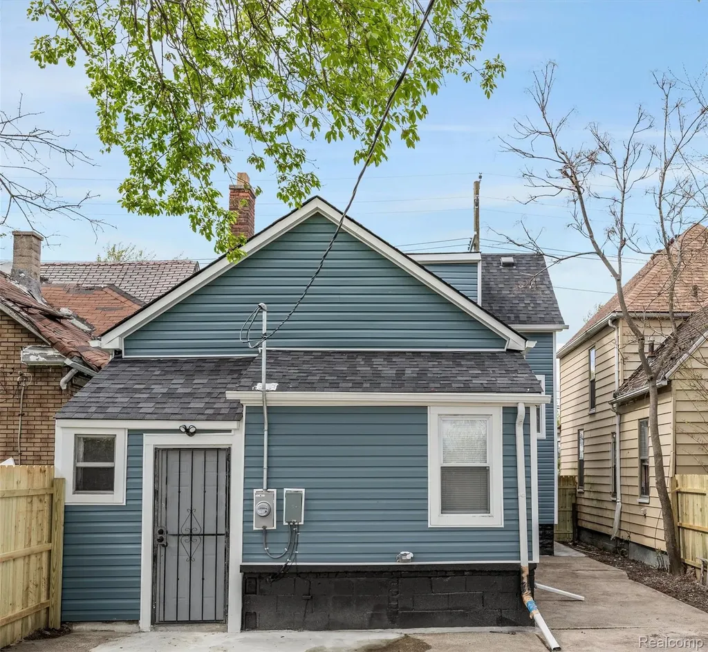 8914 Charlevoix Street Detroit City MI 48214