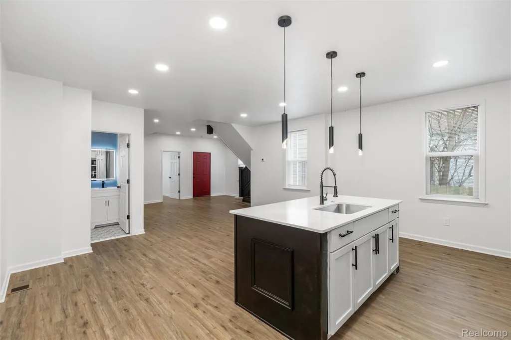 8914 Charlevoix Street Detroit City MI 48214