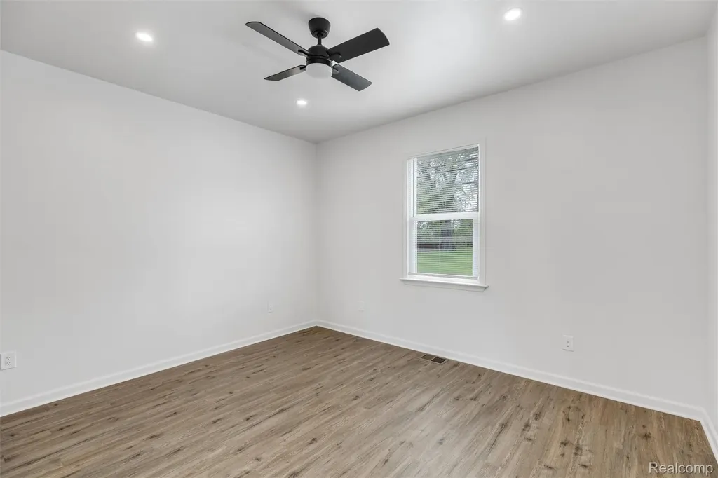 8914 Charlevoix Street Detroit City MI 48214