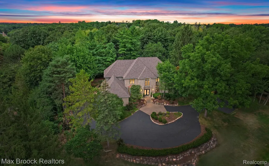 60 Kingsley Manor Drive Bloomfield Hills City MI 48304