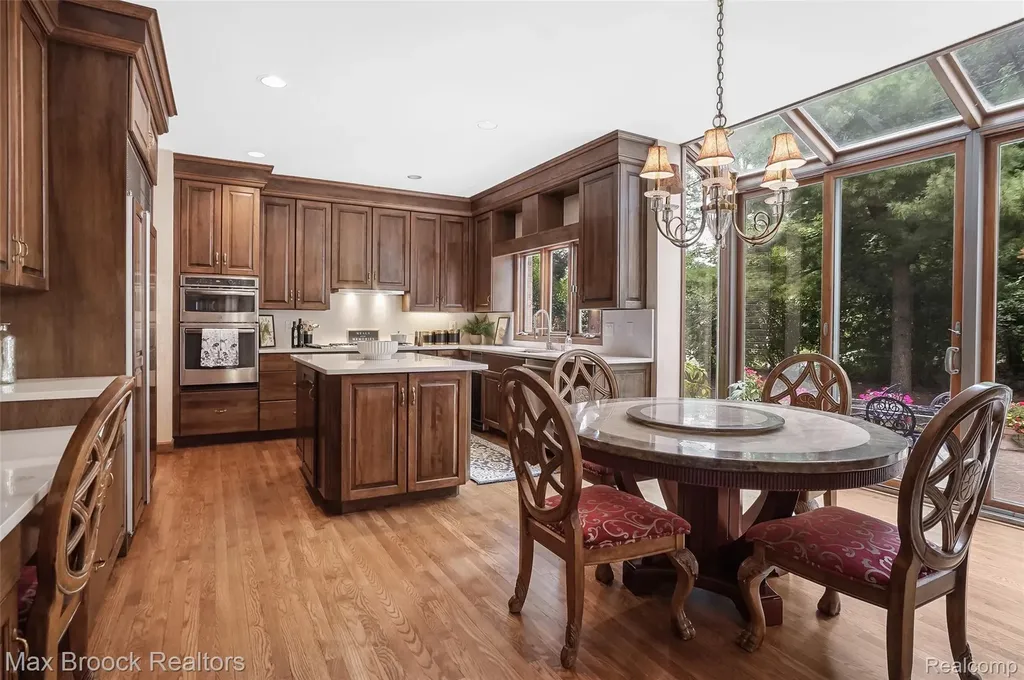 60 Kingsley Manor Drive Bloomfield Hills City MI 48304