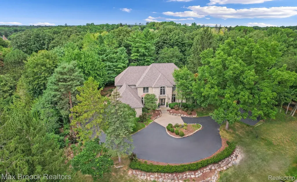 60 Kingsley Manor Drive Bloomfield Hills City MI 48304