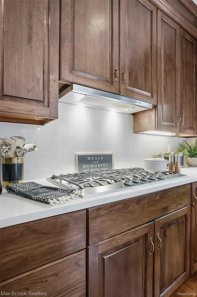 60 Kingsley Manor Drive Bloomfield Hills City MI 48304