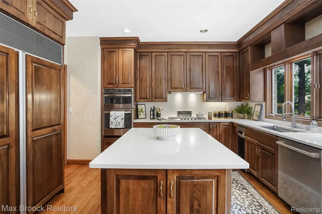 60 Kingsley Manor Drive Bloomfield Hills City MI 48304