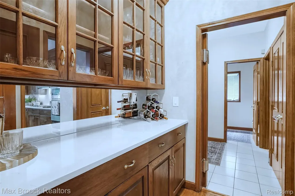 60 Kingsley Manor Drive Bloomfield Hills City MI 48304