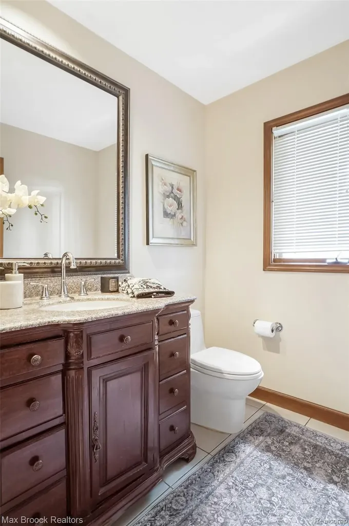 60 Kingsley Manor Drive Bloomfield Hills City MI 48304