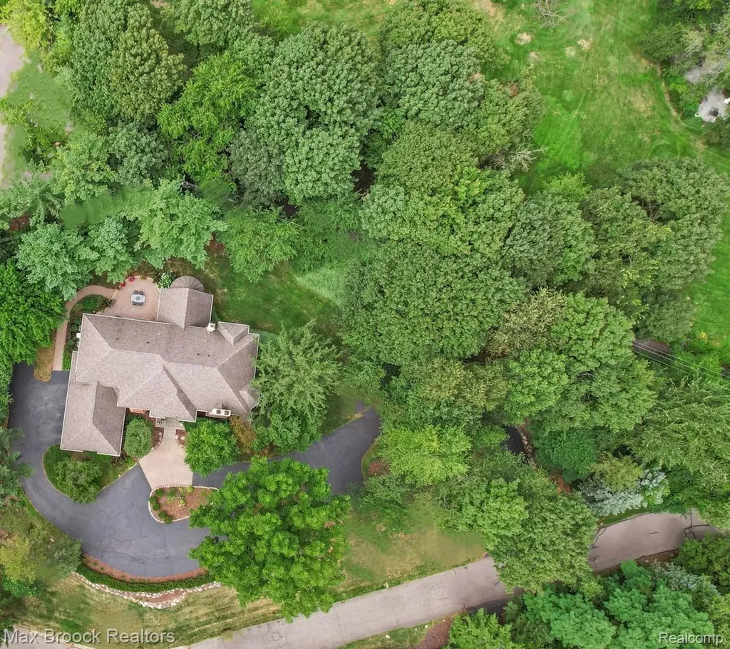 60 Kingsley Manor Drive Bloomfield Hills City MI 48304