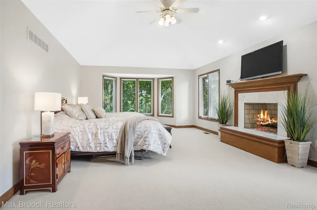60 Kingsley Manor Drive Bloomfield Hills City MI 48304