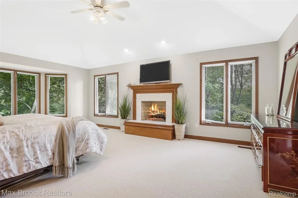 60 Kingsley Manor Drive Bloomfield Hills City MI 48304