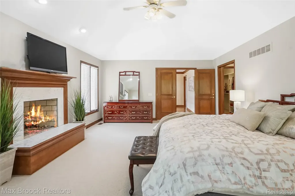 60 Kingsley Manor Drive Bloomfield Hills City MI 48304