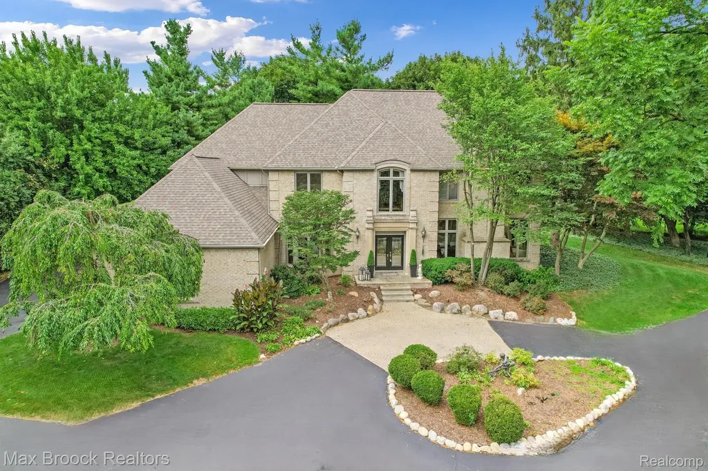 60 Kingsley Manor Drive Bloomfield Hills City MI 48304