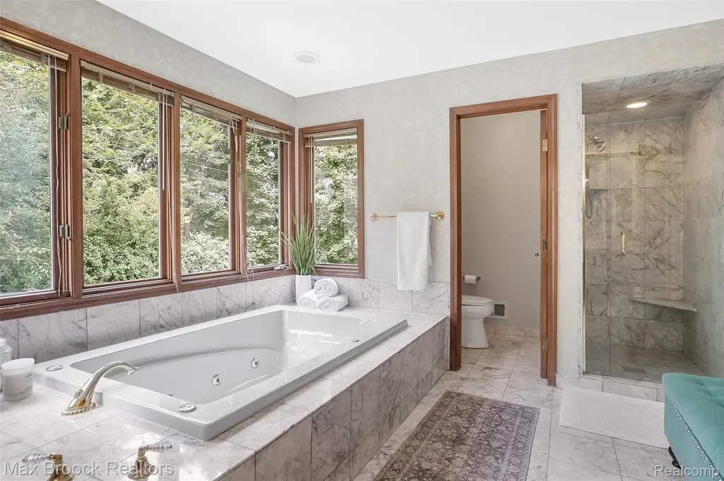 60 Kingsley Manor Drive Bloomfield Hills City MI 48304
