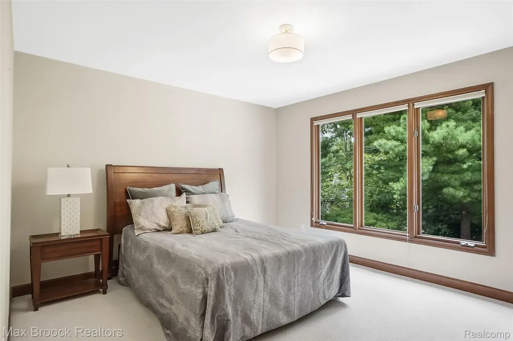 60 Kingsley Manor Drive Bloomfield Hills City MI 48304
